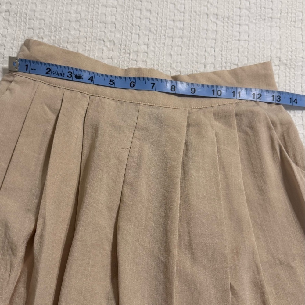 Aqua Tan Pleated Shorts Size M - Picture 10 of 10